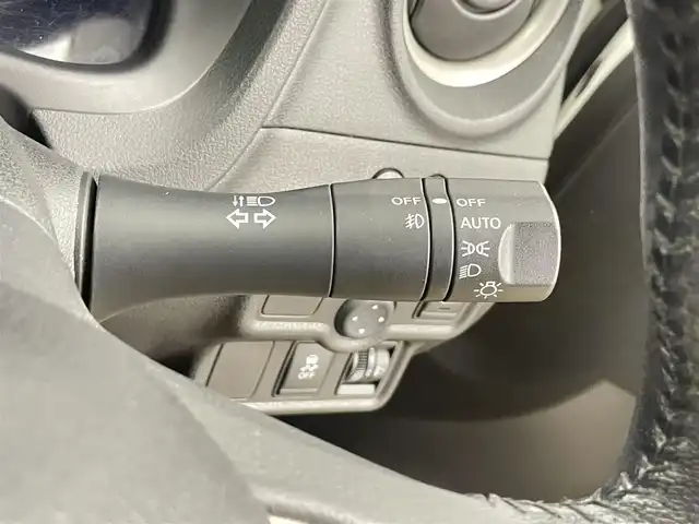 日産 ノート メダリスト 千葉県 2012(平24)年 7.9万km ブリリアントホワイトパール 禁煙車/純正７型メモリナビ/・型番：MC312D-W/・CD/DVD/USB/Bluetooth/フルセグTV/・アラウンドビューモニター/・ビルトインETC/・インテリジェントルームミラー/革巻きステアリング/純正フロアマット/純正15インチAW/オートライト/・ハロゲンヘッドライト/・フォグランプ/・ヘッドライトレベライザー/プッシュスタート&スマートキー