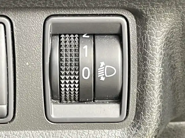 日産 ノート メダリスト 千葉県 2012(平24)年 7.9万km ブリリアントホワイトパール 禁煙車/純正７型メモリナビ/・型番：MC312D-W/・CD/DVD/USB/Bluetooth/フルセグTV/・アラウンドビューモニター/・ビルトインETC/・インテリジェントルームミラー/革巻きステアリング/純正フロアマット/純正15インチAW/オートライト/・ハロゲンヘッドライト/・フォグランプ/・ヘッドライトレベライザー/プッシュスタート&スマートキー