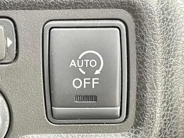 日産 ノート メダリスト 千葉県 2012(平24)年 7.9万km ブリリアントホワイトパール 禁煙車/純正７型メモリナビ/・型番：MC312D-W/・CD/DVD/USB/Bluetooth/フルセグTV/・アラウンドビューモニター/・ビルトインETC/・インテリジェントルームミラー/革巻きステアリング/純正フロアマット/純正15インチAW/オートライト/・ハロゲンヘッドライト/・フォグランプ/・ヘッドライトレベライザー/プッシュスタート&スマートキー