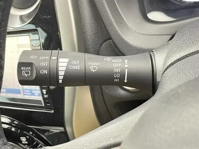 日産 ノート メダリスト 千葉県 2012(平24)年 7.9万km ブリリアントホワイトパール 禁煙車/純正７型メモリナビ/・型番：MC312D-W/・CD/DVD/USB/Bluetooth/フルセグTV/・アラウンドビューモニター/・ビルトインETC/・インテリジェントルームミラー/革巻きステアリング/純正フロアマット/純正15インチAW/オートライト/・ハロゲンヘッドライト/・フォグランプ/・ヘッドライトレベライザー/プッシュスタート&スマートキー