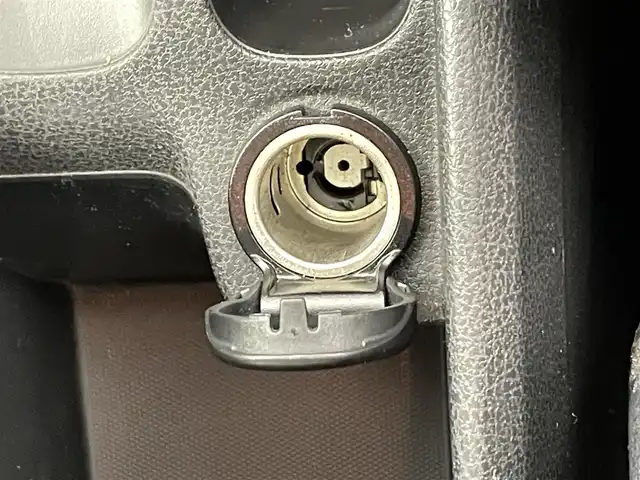 日産 ノート メダリスト 千葉県 2012(平24)年 7.9万km ブリリアントホワイトパール 禁煙車/純正７型メモリナビ/・型番：MC312D-W/・CD/DVD/USB/Bluetooth/フルセグTV/・アラウンドビューモニター/・ビルトインETC/・インテリジェントルームミラー/革巻きステアリング/純正フロアマット/純正15インチAW/オートライト/・ハロゲンヘッドライト/・フォグランプ/・ヘッドライトレベライザー/プッシュスタート&スマートキー