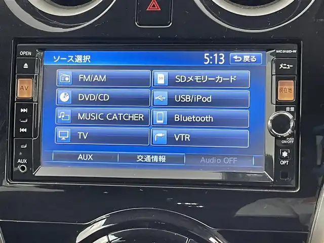 日産 ノート メダリスト 千葉県 2012(平24)年 7.9万km ブリリアントホワイトパール 禁煙車/純正７型メモリナビ/・型番：MC312D-W/・CD/DVD/USB/Bluetooth/フルセグTV/・アラウンドビューモニター/・ビルトインETC/・インテリジェントルームミラー/革巻きステアリング/純正フロアマット/純正15インチAW/オートライト/・ハロゲンヘッドライト/・フォグランプ/・ヘッドライトレベライザー/プッシュスタート&スマートキー