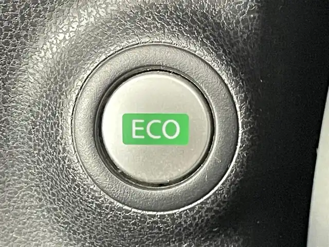 日産 ノート メダリスト 千葉県 2012(平24)年 7.9万km ブリリアントホワイトパール 禁煙車/純正７型メモリナビ/・型番：MC312D-W/・CD/DVD/USB/Bluetooth/フルセグTV/・アラウンドビューモニター/・ビルトインETC/・インテリジェントルームミラー/革巻きステアリング/純正フロアマット/純正15インチAW/オートライト/・ハロゲンヘッドライト/・フォグランプ/・ヘッドライトレベライザー/プッシュスタート&スマートキー