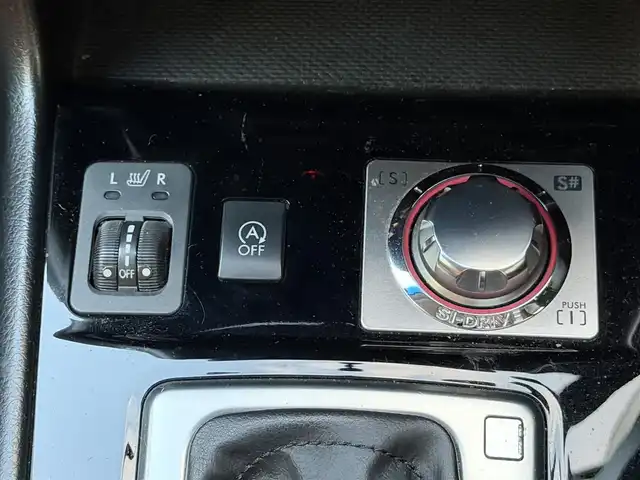 スバル エクシーガクロスオーバー７ 2．5i アイサイト 兵庫県 2016(平28)年 14.1万km クリスタルホワイトP 社外メモリーナビ/（CD/DVD/BT/フルセグTV）/バックカメラ/フリップダウンモニター/ハーフレザーシート/前席シートヒーター/アイサイト/HIDヘッドライト/AUTOライト/アイドリングストップ/前後ドライブレコーダー/ETC/スマートキー/スペアキー/保証書/取扱説明書