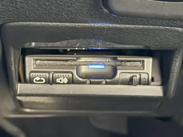 スバル エクシーガクロスオーバー７ 2．5i アイサイト 兵庫県 2016(平28)年 14.1万km クリスタルホワイトP 社外メモリーナビ/（CD/DVD/BT/フルセグTV）/バックカメラ/フリップダウンモニター/ハーフレザーシート/前席シートヒーター/アイサイト/HIDヘッドライト/AUTOライト/アイドリングストップ/前後ドライブレコーダー/ETC/スマートキー/スペアキー/保証書/取扱説明書