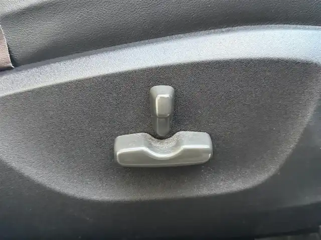 スバル エクシーガクロスオーバー７ 2．5i アイサイト 兵庫県 2016(平28)年 14.1万km クリスタルホワイトP 社外メモリーナビ/（CD/DVD/BT/フルセグTV）/バックカメラ/フリップダウンモニター/ハーフレザーシート/前席シートヒーター/アイサイト/HIDヘッドライト/AUTOライト/アイドリングストップ/前後ドライブレコーダー/ETC/スマートキー/スペアキー/保証書/取扱説明書