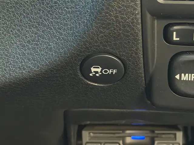 スバル エクシーガクロスオーバー７ 2．5i アイサイト 兵庫県 2016(平28)年 14.1万km クリスタルホワイトP 社外メモリーナビ/（CD/DVD/BT/フルセグTV）/バックカメラ/フリップダウンモニター/ハーフレザーシート/前席シートヒーター/アイサイト/HIDヘッドライト/AUTOライト/アイドリングストップ/前後ドライブレコーダー/ETC/スマートキー/スペアキー/保証書/取扱説明書