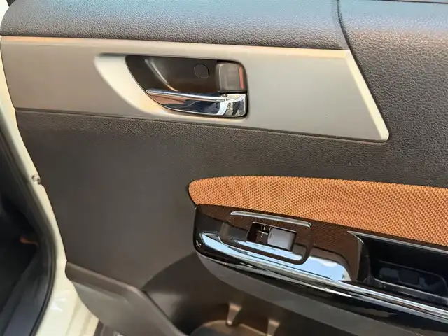 スバル エクシーガクロスオーバー７ 2．5i アイサイト 兵庫県 2016(平28)年 14.1万km クリスタルホワイトP 社外メモリーナビ/（CD/DVD/BT/フルセグTV）/バックカメラ/フリップダウンモニター/ハーフレザーシート/前席シートヒーター/アイサイト/HIDヘッドライト/AUTOライト/アイドリングストップ/前後ドライブレコーダー/ETC/スマートキー/スペアキー/保証書/取扱説明書