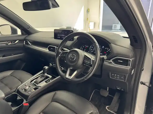 マツダ ＣＸ－５ XD スポーツアピアランス 滋賀県 2022(令4)年 1.9万km ソニックシルバーM 純正10.25インチナビ/【Bluetooth/USB/フルセグTV】/レザーシート/全方位カメラ/追従クルーズコントロール/ブラインドスポットモニタリング/クリアランスソナー/LEDヘッドライト/オートマチックハイビーム/衝突軽減ブレーキ/D/Nパワーシート/全席シートヒーター/ステアリングヒーター/パワーバックドア/ワイヤレス充電/ヘッドアップディスプレイ/MTモード付AT/プッシュスタート/スマートキー/ステアリングリモコン