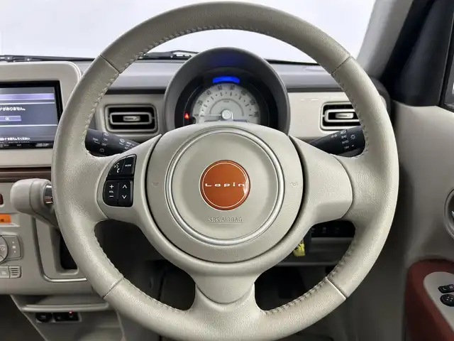 スズキ ラパン S セレクション 千葉県 2018(平30)年 3.4万km リフレクティブオレンジM/ホワイト2トーン 純正SDナビ/（CD/DVD/bluetooth/フルセグ）/バックカメラ/全方位カメラ/ウッド調パネル/アイドリングストップ/衝突軽減ブレーキ/前席シートヒーター/スマートキー/プッシュスタート/オートライト/オートエアコン/ステアリングスイッチ/純正フロアマット/純正ドアバイザー