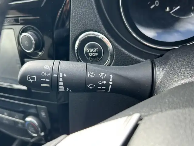 日産 エクストレイル 20Xt ブラックエクストリーマーX エマB 熊本県 2016(平28)年 2.2万km バーニングレッド 4WD/純正SDメモリナビ/AM/FM/CD/DVD/Bluetooth/USB/AUX/アラウンドビューモニター/ビルトインETC/ドライブレコーダー（前）/ABS/横滑り防止装置/車線逸脱警報/後側方車両検知警報/エマージェンシーブレーキ/ふらつき警報/進入禁止警報/駐車支援/LEDヘッドライト/フォグランプ/オートライト/ハーフレザーシート/シートヒーター（D/N)/プッシュスタート/スマートキー/スペアキー×2/純正革巻きステアリング/ステアリングスイッチ/電動格納ミラー/ミラーウィンカー/ドアバイザー/純正フロアマット/W+サイド+カーテンエアバック