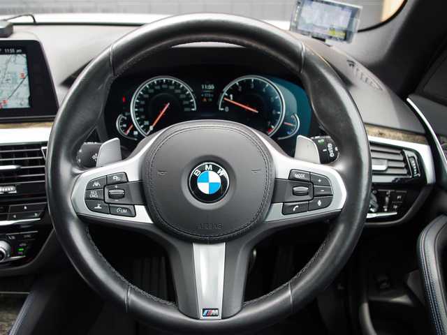 ＢＭＷ ５２３ｉ 埼玉県 2018(平30)年 6.8万km 白 スライディングルーフ/アダプティブクルーズコントロール/全周囲カメラ/ブラインドスポットモニター/パークディスタンスコントロール/インテリジェントセーフティ/レーンキープアシスト /ETC/ドラレコ/冬タイヤ/純正ホイール積み込み
