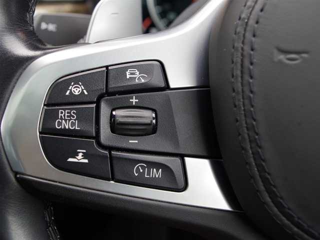 ＢＭＷ ５２３ｉ 埼玉県 2018(平30)年 6.8万km 白 スライディングルーフ/アダプティブクルーズコントロール/全周囲カメラ/ブラインドスポットモニター/パークディスタンスコントロール/インテリジェントセーフティ/レーンキープアシスト /ETC/ドラレコ/冬タイヤ/純正ホイール積み込み