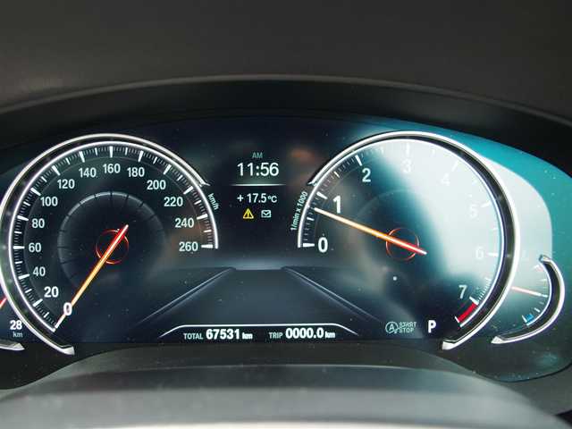 ＢＭＷ ５２３ｉ 埼玉県 2018(平30)年 6.8万km 白 スライディングルーフ/アダプティブクルーズコントロール/全周囲カメラ/ブラインドスポットモニター/パークディスタンスコントロール/インテリジェントセーフティ/レーンキープアシスト /ETC/ドラレコ/冬タイヤ/純正ホイール積み込み