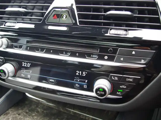 ＢＭＷ ５２３ｉ 埼玉県 2018(平30)年 6.8万km 白 スライディングルーフ/アダプティブクルーズコントロール/全周囲カメラ/ブラインドスポットモニター/パークディスタンスコントロール/インテリジェントセーフティ/レーンキープアシスト /ETC/ドラレコ/冬タイヤ/純正ホイール積み込み