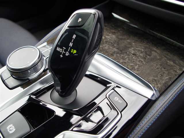 ＢＭＷ ５２３ｉ 埼玉県 2018(平30)年 6.8万km 白 スライディングルーフ/アダプティブクルーズコントロール/全周囲カメラ/ブラインドスポットモニター/パークディスタンスコントロール/インテリジェントセーフティ/レーンキープアシスト /ETC/ドラレコ/冬タイヤ/純正ホイール積み込み
