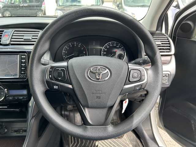 トヨタ プレミオ 1．8X 青森県 2018(平30)年 6.5万km スーパーホワイトⅡ 4WD/トヨタセーフティセンス/　レーンデパーチャーアラート/　プリクラッシュセーフティシステム/　オートライト/先行車発進告知機能/純正SDナビ（フルセグ/BlueTooth/AM/FM）/バックカメラ/ステアリングスイッチ/ビルトインETC/冬タイヤ積込み/電動格納ウィンカーミラー/ディーラー記録簿R2/R3/R4/R5/R6/保証書/ナビ説明書/取扱説明書/スペアキー/社外エンジンスターター/フォグランプ/スペアタイヤ