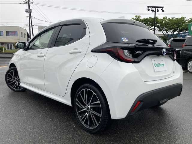 トヨタ ヤリス ハイブリッド X 鳥取県 2022(令4)年 1.6万km スーパーホワイトⅡ 純正ナビ/BT/USB/バックカメラ・ETC/トヨタセーフティセンス/レーンキープアシスト/パーキングサポートブレーキ/レーダークルーズコントロール/ドライブレコーダー/社外17インチアルミホイール/オートハイビーム/ウィンカーミラー/キーレスキー/純正フロアマット/ドアバイザー