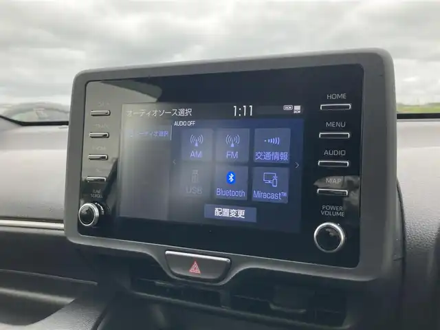 トヨタ ヤリス ハイブリッド X 鳥取県 2022(令4)年 1.6万km スーパーホワイトⅡ 純正ナビ/BT/USB/バックカメラ・ETC/トヨタセーフティセンス/レーンキープアシスト/パーキングサポートブレーキ/レーダークルーズコントロール/ドライブレコーダー/社外17インチアルミホイール/オートハイビーム/ウィンカーミラー/キーレスキー/純正フロアマット/ドアバイザー