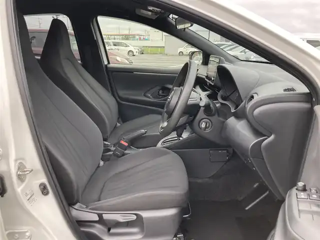 トヨタ ヤリス ハイブリッド X 鳥取県 2022(令4)年 1.6万km スーパーホワイトⅡ 純正ナビ/BT/USB/バックカメラ・ETC/トヨタセーフティセンス/レーンキープアシスト/パーキングサポートブレーキ/レーダークルーズコントロール/ドライブレコーダー/社外17インチアルミホイール/オートハイビーム/ウィンカーミラー/キーレスキー/純正フロアマット/ドアバイザー