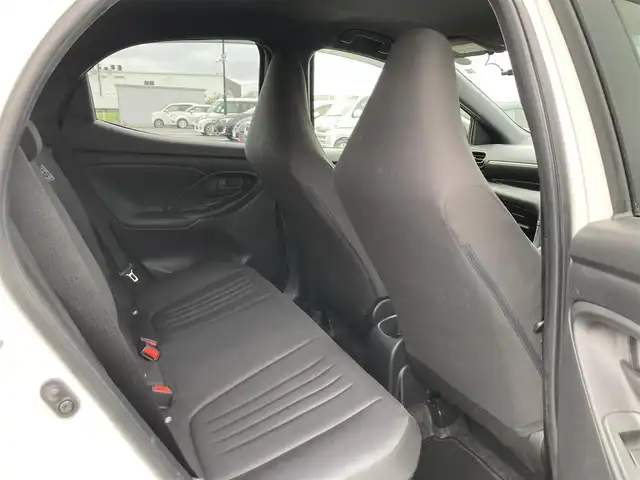 トヨタ ヤリス ハイブリッド X 鳥取県 2022(令4)年 1.6万km スーパーホワイトⅡ 純正ナビ/BT/USB/バックカメラ・ETC/トヨタセーフティセンス/レーンキープアシスト/パーキングサポートブレーキ/レーダークルーズコントロール/ドライブレコーダー/社外17インチアルミホイール/オートハイビーム/ウィンカーミラー/キーレスキー/純正フロアマット/ドアバイザー