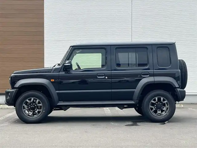 スズキ ジムニー ノマド FC 秋田県 2025(令7)年 0.1万km 黒 ４WD/衝突軽減システム/LEDヘッドライト/純正アルミ/スマートキー/アイドリングストップ/コーナーセンサー/クルーズコントロール/オートマチックハイビーム/レーンキープアシスト/プッシュスタート/ダウンヒルアシストコントロール/ステアリングスイッチ/背面タイヤ/ヘッドライトウォッシャー/ミラーヒーター/オートライト/オートエアコン/パワーステアリング/パワーウィンドウ/レベライザー/横滑り防止/電動格納ウィンカーミラー/保証書/取扱説明書/記録簿