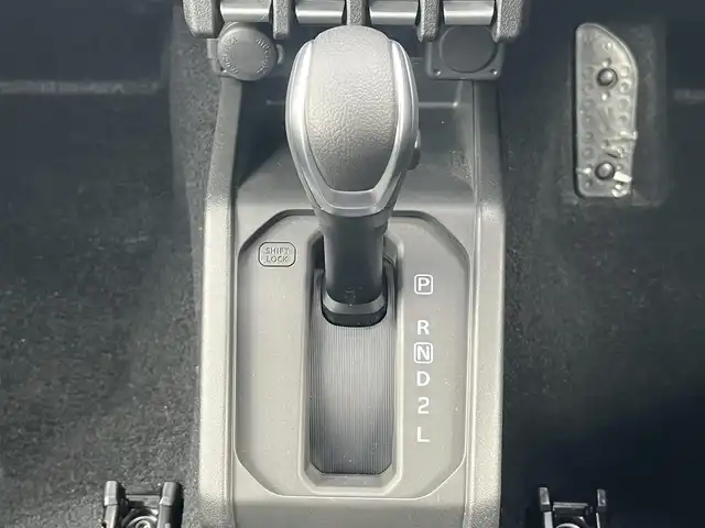 スズキ ジムニー ノマド FC 秋田県 2025(令7)年 0.1万km 黒 ４WD/衝突軽減システム/LEDヘッドライト/純正アルミ/スマートキー/アイドリングストップ/コーナーセンサー/クルーズコントロール/オートマチックハイビーム/レーンキープアシスト/プッシュスタート/ダウンヒルアシストコントロール/ステアリングスイッチ/背面タイヤ/ヘッドライトウォッシャー/ミラーヒーター/オートライト/オートエアコン/パワーステアリング/パワーウィンドウ/レベライザー/横滑り防止/電動格納ウィンカーミラー/保証書/取扱説明書/記録簿