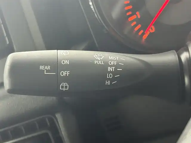 スズキ ジムニー XL 埼玉県 2023(令5)年 0.7万km ミディアムグレー 禁煙車　純正ナビ　CD　DVD　BT　フルセグTV　シートヒーター　ETC　電格ミラー　背面タイヤ　ダウンヒルアシストコントロール　アンチブレーキシステム　横滑り防止装置　オートライト