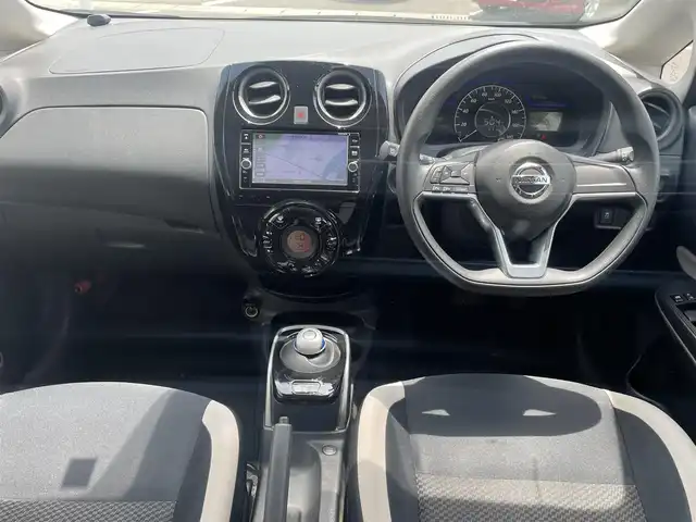 日産 ノート e－パワー X 長崎県 2018(平30)年 7.7万km ブリリアントシルバー 純正ナビ/（フルセグ・DVD・SD・CD・BT)/アラウンドビューモニター/デジタルインナーミラー/クリアランスソナー/エマージェンシーブレーキ/レーンキープアシスト/オートライト/LEDヘッドライト/ドライブレコーダー/スマートキー/ステアリングスイッチ/スペアキー