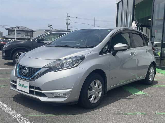 日産 ノート e－パワー X 長崎県 2018(平30)年 7.7万km ブリリアントシルバー 純正ナビ/（フルセグ・DVD・SD・CD・BT)/アラウンドビューモニター/デジタルインナーミラー/クリアランスソナー/エマージェンシーブレーキ/レーンキープアシスト/オートライト/LEDヘッドライト/ドライブレコーダー/スマートキー/ステアリングスイッチ/スペアキー