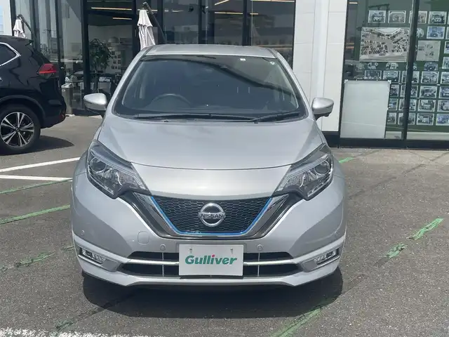 日産 ノート e－パワー X 長崎県 2018(平30)年 7.7万km ブリリアントシルバー 純正ナビ/（フルセグ・DVD・SD・CD・BT)/アラウンドビューモニター/デジタルインナーミラー/クリアランスソナー/エマージェンシーブレーキ/レーンキープアシスト/オートライト/LEDヘッドライト/ドライブレコーダー/スマートキー/ステアリングスイッチ/スペアキー