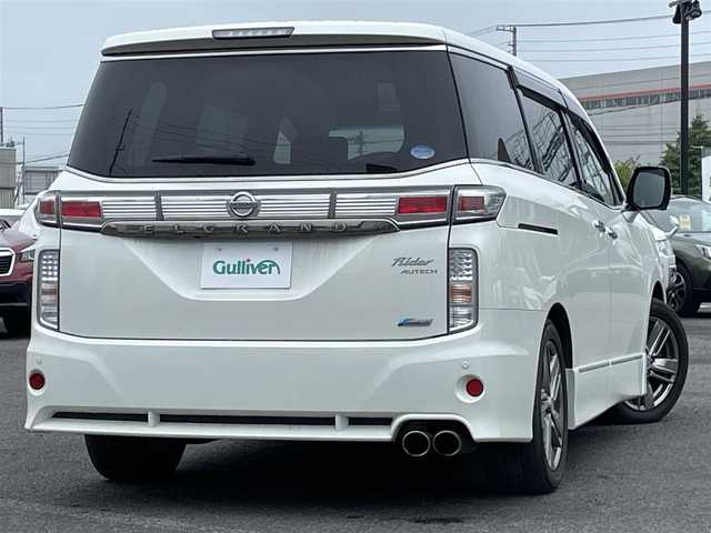 日産 エルグランド ライダー 黒本革 マニュアルシート 道央・札幌 2012(平24)年 12.5万km ブリリアントホワイトパール ４WD/純正メーカーナビ/AM/FM/BT/フルセグ/純正フリップダウンモニター/横滑り防止装置/コーナーセンサー/アラウンドビューモニター/ビルトインETC/ドライブレコーダー/ECOMODE/センターデフロック/両側パワースライドドア/N席/２列目オットマン/レザーシート/革巻きステアリング/ステアリングリモコン/AC100V/MTモード付AT/プッシュスタート/スマートキー/HIDヘッドライト/オートライト/フォグランプ/電動格納ミラー/ウィンカーミラー/純正フロアマット/ドアバイザー/スペアキー/社外エンジンスターター/社外AW付冬タイヤ積込/215/65/R16/2021年/山5mm