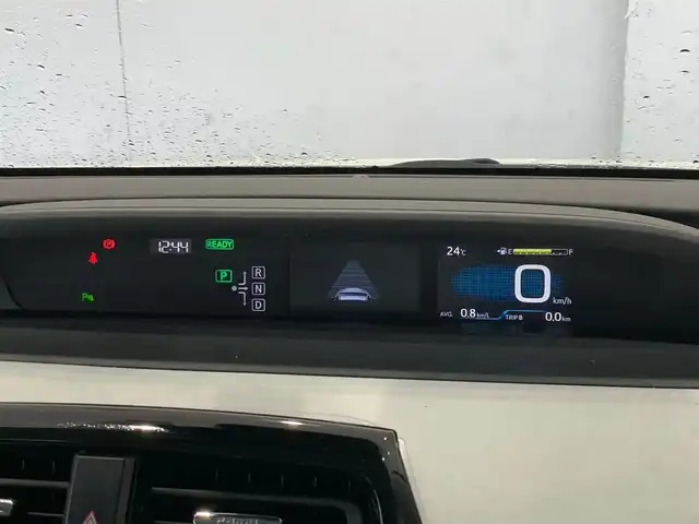 トヨタ プリウス Sセーフティプラス 福井県 2018(平30)年 12.1万km ホワイトパールクリスタルシャイン (株)IDOMが運営する【じしゃロン福井店】の自社ローン専用車両になりますこちらは現金またはオートローンご利用時の価格です。自社ローンご希望の方は別途その旨お申付け下さい/純正ナビ/フルセグTV/ETC/トヨタセーフティーセンス/LEDヘッドライト/純正フロアマット