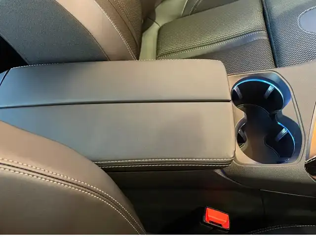 プジョー ３００８ GT ブルー HDi 愛知県 2022(令4)年 1.8万km パール 純正ナビ /フルセグTV /AppleCarPlay /360度カメラ /パノラマガラスルーフ/黒半革シート /シートヒーター /パワーバックドア /ACC /ブラインドスポット /レーンキープ/黒半革シート /シートヒーター/LEDヘッドライト