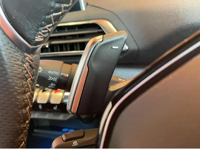 プジョー ３００８ GT ブルー HDi 愛知県 2022(令4)年 1.8万km パール 純正ナビ /フルセグTV /AppleCarPlay /360度カメラ /パノラマガラスルーフ/黒半革シート /シートヒーター /パワーバックドア /ACC /ブラインドスポット /レーンキープ/黒半革シート /シートヒーター/LEDヘッドライト