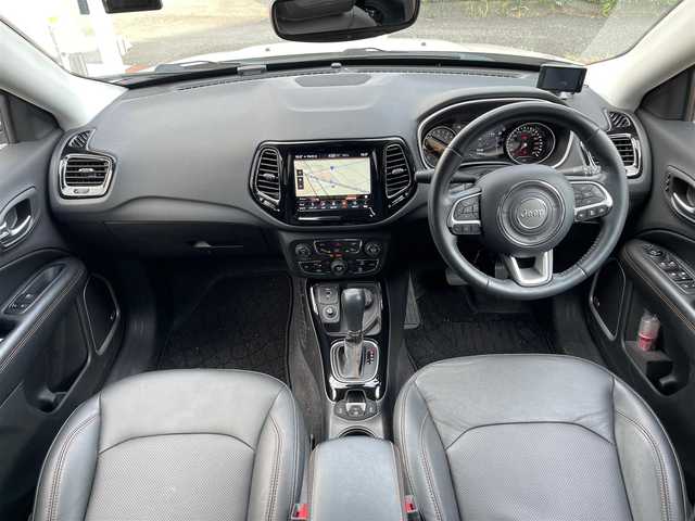クライスラー・ジープ ジープ コンパス リミテッド 山形県 2020(令2)年 5.6万km パール 4WD/黒レザーシート/運転席パワーシート/前席シートヒーター/パワーバックドア/追従クルコン/HIDライト/純正18インチアルミ