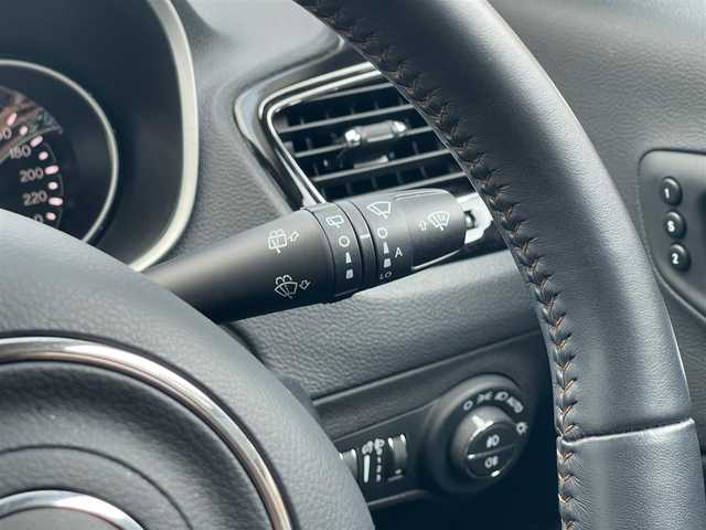 クライスラー・ジープ ジープ コンパス リミテッド 山形県 2020(令2)年 5.6万km パール 4WD/黒レザーシート/運転席パワーシート/前席シートヒーター/パワーバックドア/追従クルコン/HIDライト/純正18インチアルミ