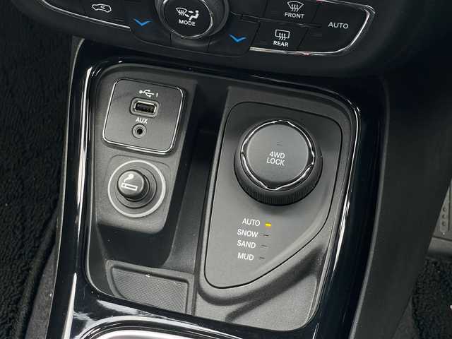 クライスラー・ジープ ジープ コンパス リミテッド 山形県 2020(令2)年 5.6万km パール 4WD/黒レザーシート/運転席パワーシート/前席シートヒーター/パワーバックドア/追従クルコン/HIDライト/純正18インチアルミ
