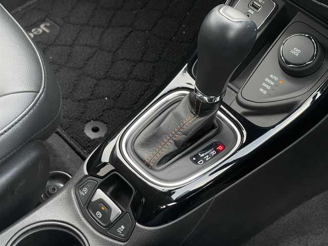 クライスラー・ジープ ジープ コンパス リミテッド 山形県 2020(令2)年 5.6万km パール 4WD/黒レザーシート/運転席パワーシート/前席シートヒーター/パワーバックドア/追従クルコン/HIDライト/純正18インチアルミ