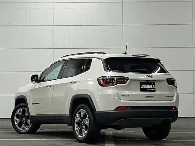 クライスラー・ジープ ジープ コンパス リミテッド 山形県 2020(令2)年 5.6万km パール 4WD/黒レザーシート/運転席パワーシート/前席シートヒーター/パワーバックドア/追従クルコン/HIDライト/純正18インチアルミ
