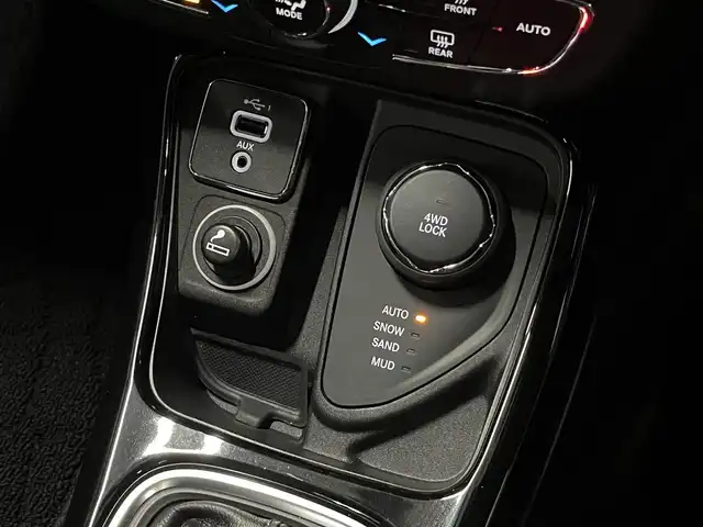 クライスラー・ジープ ジープ コンパス リミテッド 山形県 2020(令2)年 5.6万km パール 4WD/黒レザーシート/運転席パワーシート/前席シートヒーター/パワーバックドア/追従クルコン/HIDライト/純正18インチアルミ