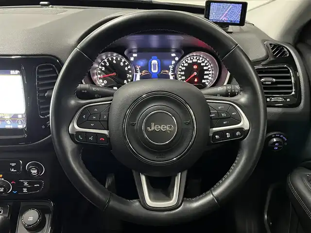 クライスラー・ジープ ジープ コンパス リミテッド 山形県 2020(令2)年 5.6万km パール 4WD/黒レザーシート/運転席パワーシート/前席シートヒーター/パワーバックドア/追従クルコン/HIDライト/純正18インチアルミ