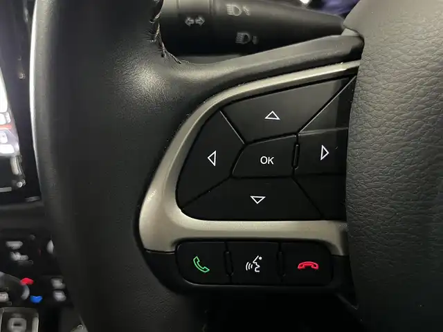 クライスラー・ジープ ジープ コンパス リミテッド 山形県 2020(令2)年 5.6万km パール 4WD/黒レザーシート/運転席パワーシート/前席シートヒーター/パワーバックドア/追従クルコン/HIDライト/純正18インチアルミ