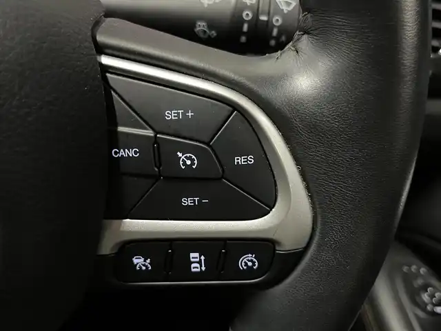 クライスラー・ジープ ジープ コンパス リミテッド 山形県 2020(令2)年 5.6万km パール 4WD/黒レザーシート/運転席パワーシート/前席シートヒーター/パワーバックドア/追従クルコン/HIDライト/純正18インチアルミ