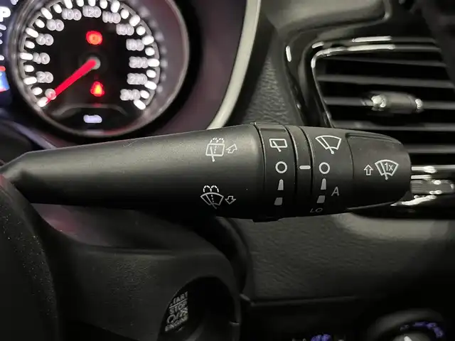 クライスラー・ジープ ジープ コンパス リミテッド 山形県 2020(令2)年 5.6万km パール 4WD/黒レザーシート/運転席パワーシート/前席シートヒーター/パワーバックドア/追従クルコン/HIDライト/純正18インチアルミ