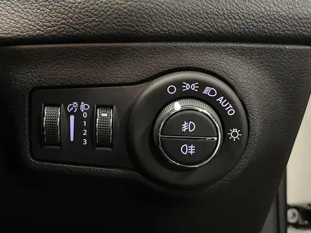 クライスラー・ジープ ジープ コンパス リミテッド 山形県 2020(令2)年 5.6万km パール 4WD/黒レザーシート/運転席パワーシート/前席シートヒーター/パワーバックドア/追従クルコン/HIDライト/純正18インチアルミ