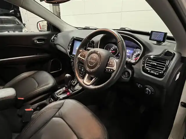 クライスラー・ジープ ジープ コンパス リミテッド 山形県 2020(令2)年 5.6万km パール 4WD/黒レザーシート/運転席パワーシート/前席シートヒーター/パワーバックドア/追従クルコン/HIDライト/純正18インチアルミ