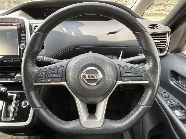 日産 セレナ ハイウェイスター 佐賀県 2016(平28)年 4.8万km マルーンレッド 2トーン エマージェンシーブレーキ　/ＬＤＷ　/クルーズコントロール　/純正９型ナビ　/・バックカメラ　/・フルセグTV/BT/CD/DVD/後席モニター/ＥＴＣ　　/パワースライドドア　/純正１６インチＡＷ　/プッシュスタート　/スペアキー×１/取扱説明書/保証書