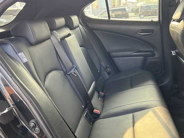 レクサス ＵＸ 250h 京都府 2020(令2)年 7.5万km グラファイトブラックガラスフレーク ディスプレイオーディオナビ　/Ｍｉｒａｃａｓｔ　/レクサスセーフティセンス/レーダークルーズコントロール/レーンキープアシスト/オートマチックハイビーム/プリクラッシュセーフティ/HUD　/BSM　/PKSA　/クリアランスソナー/ステアリングヒーター/メモリーパワーシート/シートヒーター　/全方位カメラ　/フルセグTV/電動格納ミラー/ウィンカーミラー/電動リアゲート/プッシュスタート/スマートキー/禁煙車