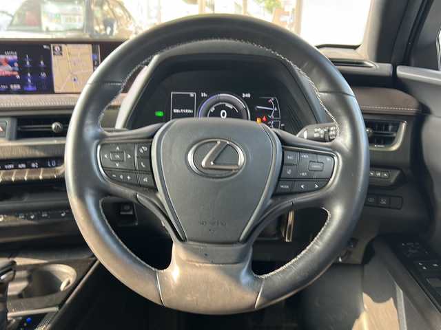 レクサス ＵＸ 250h 京都府 2020(令2)年 7.5万km グラファイトブラックガラスフレーク ディスプレイオーディオナビ　/Ｍｉｒａｃａｓｔ　/レクサスセーフティセンス/レーダークルーズコントロール/レーンキープアシスト/オートマチックハイビーム/プリクラッシュセーフティ/HUD　/BSM　/PKSA　/クリアランスソナー/ステアリングヒーター/メモリーパワーシート/シートヒーター　/全方位カメラ　/フルセグTV/電動格納ミラー/ウィンカーミラー/電動リアゲート/プッシュスタート/スマートキー/禁煙車